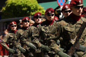Більшість поляків не готові боронити державу – опитування
