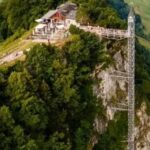 До хмар за 60 секунд: у Швейцарії працює найвищий зовнішній ліфт Європи