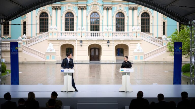 Спілкування Володимира Зеленського і Марка Рютте з медіа після засідання Ради Україна – НАТО в Києві