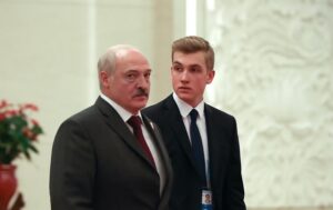 Лукашенко в Китаї відвідав випускний свого сина