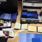 На Київщині викрили виробництво та продаж підроблених документів