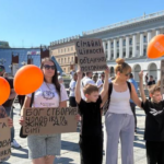 На Майдані люди протестують проти маршу на підтримку ЛГБТ-спільноти