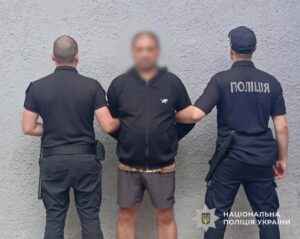 На Закарпатті чоловік погрожував гранатою власній родині