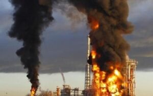 Нафтопереробка у РФ впала до мінімуму з 2009 року через удари дронів – ЗМІ