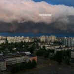 Негода в Києві: падають дерева, перебої зі світлом