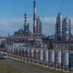 Один з найбільших НПЗ Росії зупинив роботу після атаки України – ЗМІ
