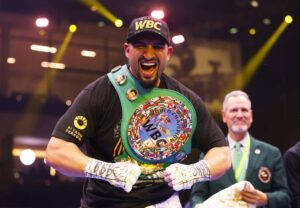 Після відмови Усика від титулів Кабаєла офіційно визнали чемпіоном WBC