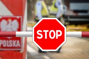 Польща депортувала українця, який виловив сома з озера у Варшаві