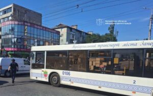 Російський дрон атакував автобус у Запоріжжі