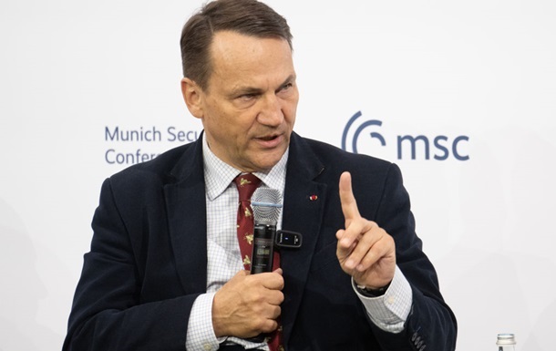 Сікорський відреагував на позбавлення ордена Зеленського