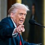 Трамп пригрозив запровалити мита за прохід Ормузькою протокою