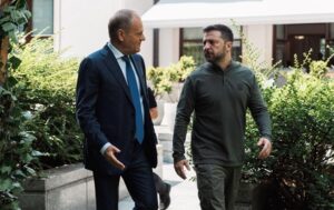 Туск прокоментував переліт Зеленського в обхід Польщі