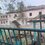 У Чугуєві внаслідок обстрілу пошкоджено дитсадок, є поранена