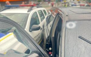 У Києві п’яний водій тікав від поліції та розбив три службові авто