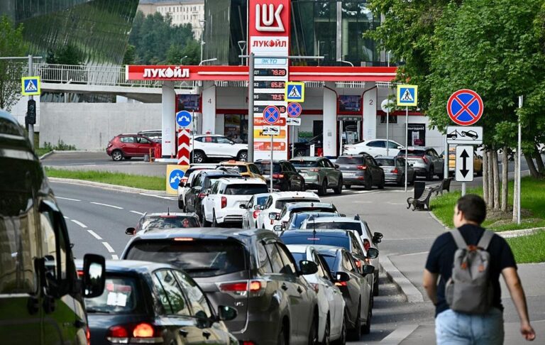 У Путіна підтвердили переговори щодо імпорту бензину