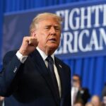 У США суд заборонив Трампу втручатися у вибори