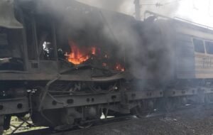 У Запоріжжі дрон РФ влучив в електровоз Укрзалізниці
