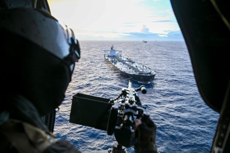Військові США висадилися на підсанкційний танкер в Індійському океані