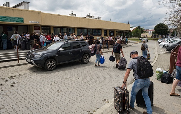 Єврокомісар розкритикував обмеження ЄС щодо українських чоловіків