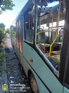 Армія РФ атакувала маршрутку та зупинку в Херсоні