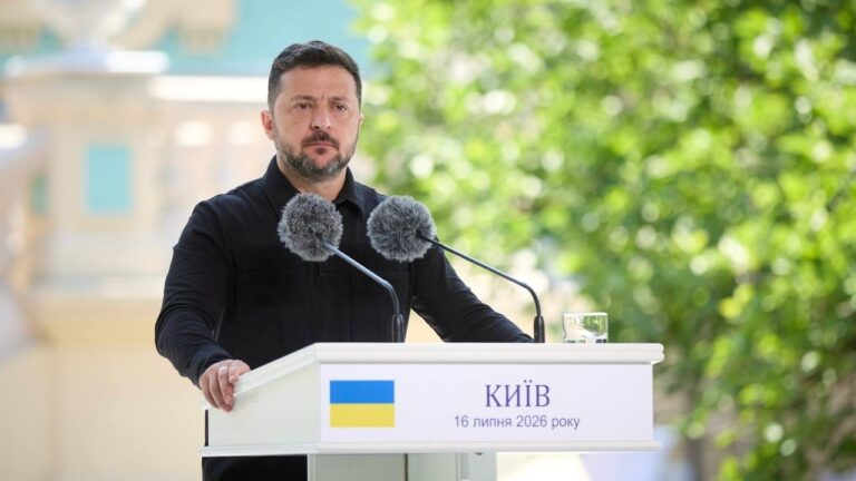 Володимир Зеленський і Кір Стармер спілкуються з медіа