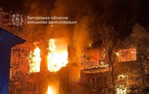 БПЛА влучив у багатоповерхівку у Запоріжжі