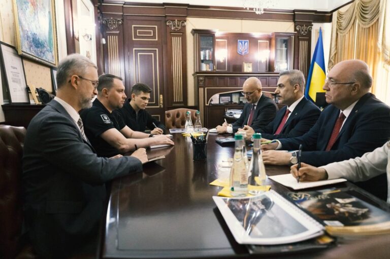 Буданов обговорив з главою МЗС Туреччини завершення війни
