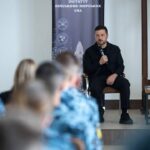 Володимир Зеленський зустрівся з випускниками та курсантами Інституту Військово-Морських Сил