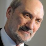 Ексглаву Міноборони Польщі судитимуть через заяви про “російських агентів”