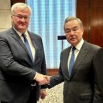 Голова МЗС Китаю запросив Сибігу до КНР
