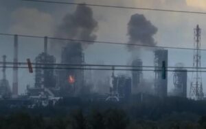 “Імпорт не рятує”: удари України зупинили топові НПЗ Росії