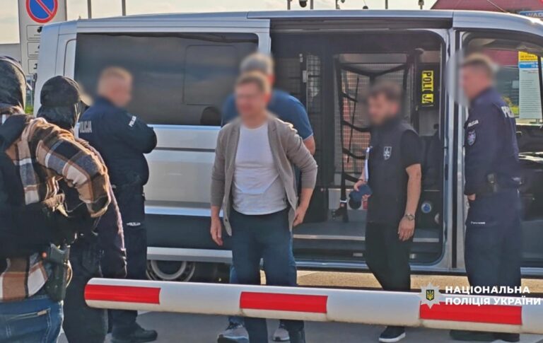 Із Німеччини екстрадували екснардепа, якого підозрюють у відмиванні 20 млн