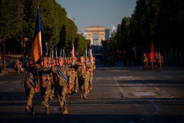 Коаліція охочих проведе військовий парад у Парижі