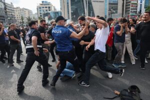 Комуністи Туреччини влаштували акцію проти саміту НАТО