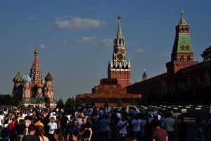 Кремль закриває школи заради верстатів і гармат – розвідка