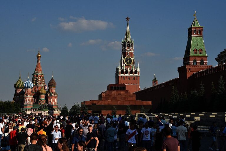 Кремль закриває школи заради верстатів і гармат – розвідка