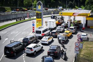 Москва просить бензин по світу: чи допоможе їй це