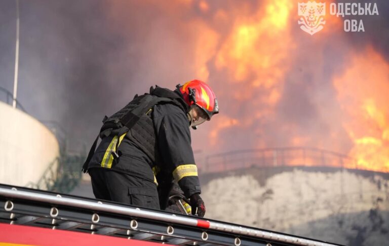 На Одещині росіяни влучили у резервуар із олією