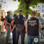 На Сумщині пара продавала “батьківство” для виїзду чоловіків за кордон