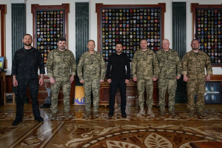 Офіційно: Гнатов і Сирський звільнені, є новий головком