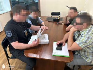 Підполковник допоміг співмешканці отримати 1,3 млн “бойових”