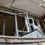 Після удару РФ у Дніпрі скаржаться на запах аміаку