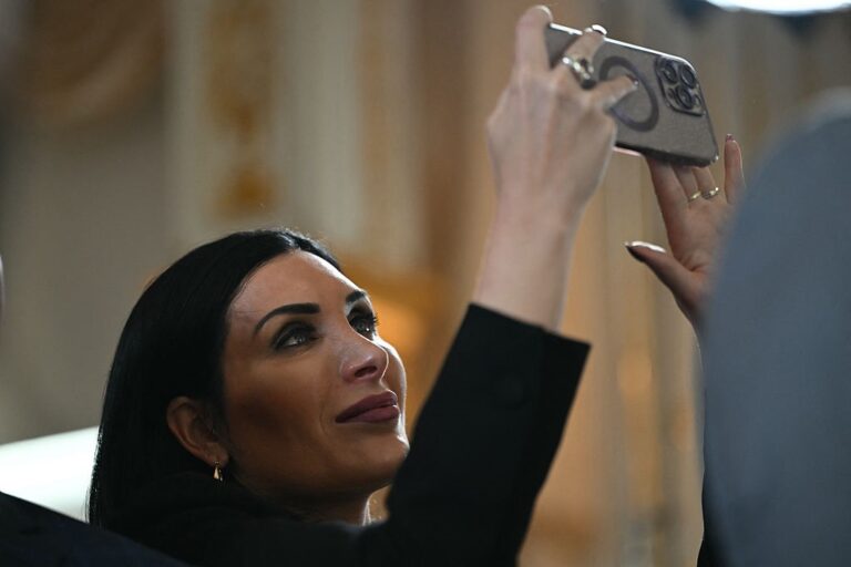 “Пісюнкова дипломатія”. Що блогерка Лумер розказала Трампу