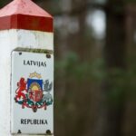 РФ і Білорусь стоять за напливом мігрантів перед виборами – прем’єр Латвії