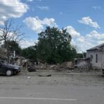 Росіяни вдарили по Балаклії: є жертва та поранені