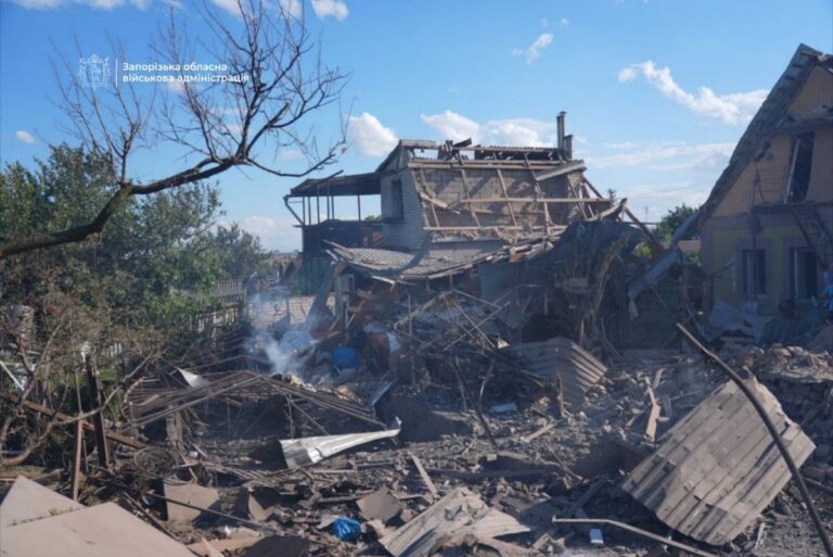 Російські КАБи атаркували Запоріжжя: поранено трьох жінок