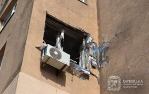 Російський дрон влетів у квартиру багатоповерхівки в Харкові