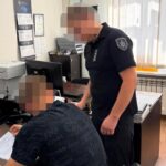 Силове затримання біля ТЦК у Полтаві: поліцейський зламав руку чоловіку