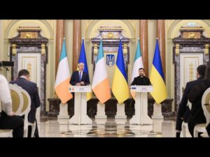Президент України Володимир Зеленський і Прем’єр-міністр Ірландії Міхол Мартін спілкуються з медіа