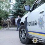 У Харкові чоловік кинувся з ножем на ТЦК: поліція відкрила вогонь